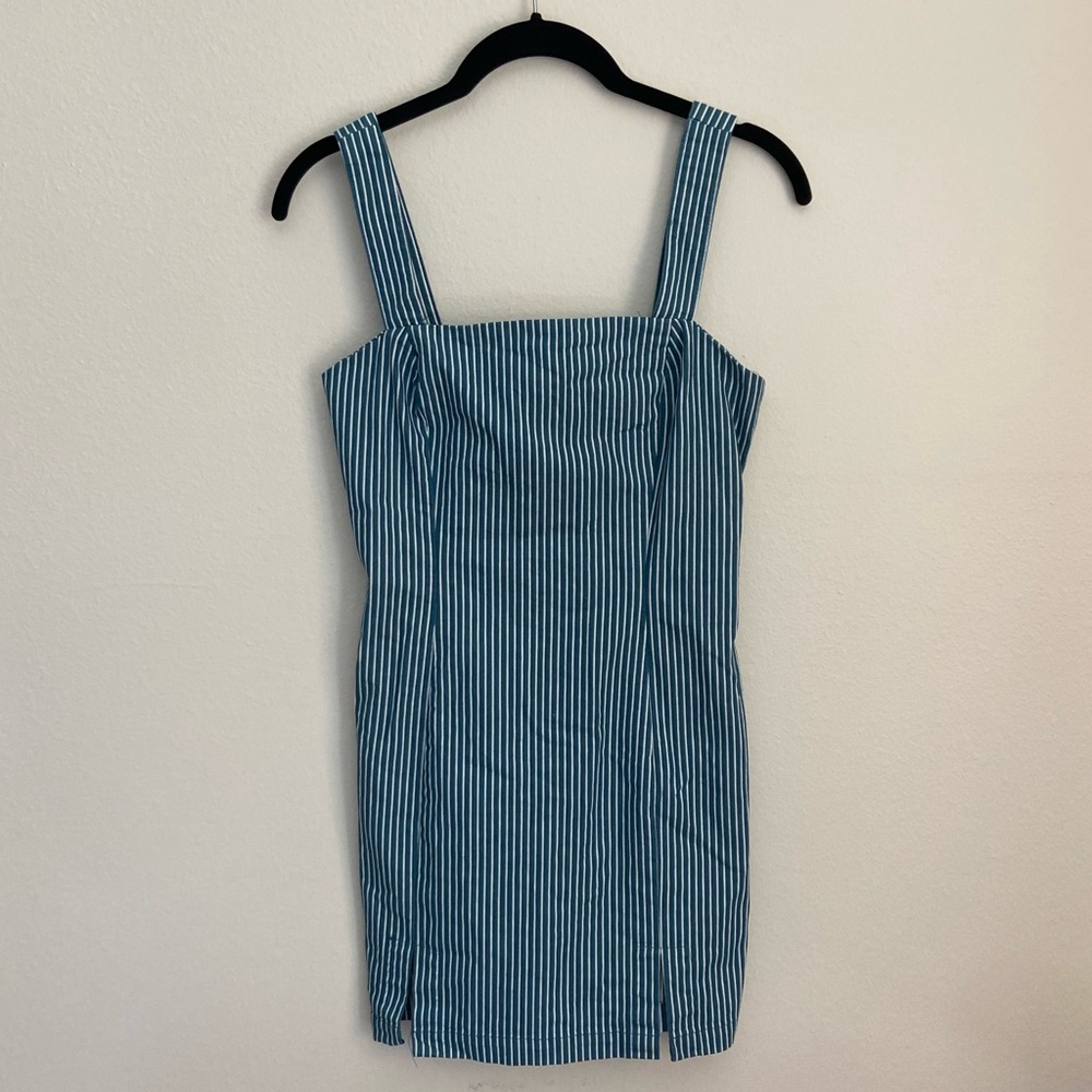 ✨LAST CHANCE BEFORE ITEM REMOVAL✨ Teal forever 21 striped dress with slits